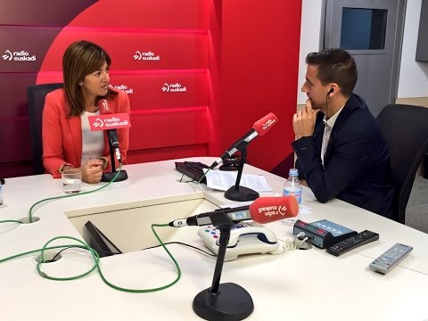 Idoia Mendia durante la entrevista en Boulevard de Radio Euskadi. [Foto: Socialistas Vascos]
