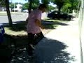 muy buen video de un pobre flogger que la ligo kon los pibes del barrio!!! (no muere solo se nokea)
