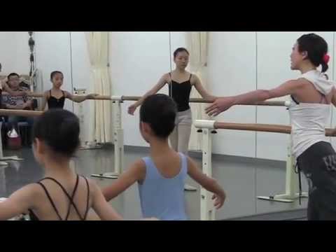 橘るみ先生　バレエ初中級クラス