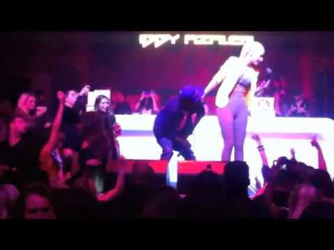 Iggy Azalea performs Beat Down, Pussy, & Murda Bizness LIVE