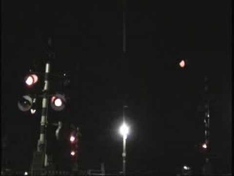 踏切風景－「はやぶさ・富士」東海道本線岐阜駅付近２００８年８月９日撮影