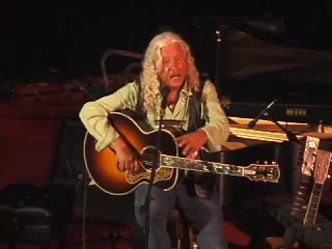 jguth3 - Our grand daughters, Olivia and Jacklyn jumped on stage along with Annie Guthrie, Sarah Lee & Johnny. Arlo stops the song to tell a story his dad Woody used ...