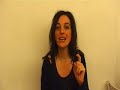 eux jeunes couples vont tourner autour du lit pendant une heure trente de rires, d'amours, de chansons et de sexe, avant de comprendre que leur amiti� est encore plus partag�e qu'ils ne l'imaginent.