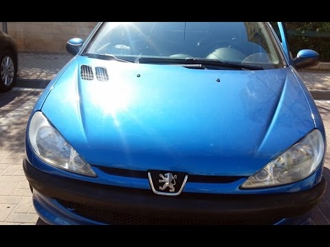 How to replace the Peugeot 206 headlamp bulb