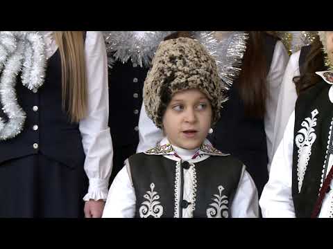 O ceată de colindători au felicitat administrația prezidențială