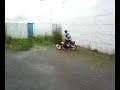rick vallen met brommer