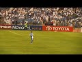 اللاعب الهلالي ويلهامسون قاعد يسخن للمباراة
