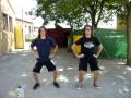 Dos Ma&ntilde;os en el campus potter