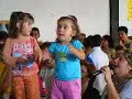 Susana Lydia y Sara cantando y bailando