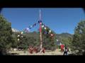videos de Raising Prayer Flag pole in Crestone