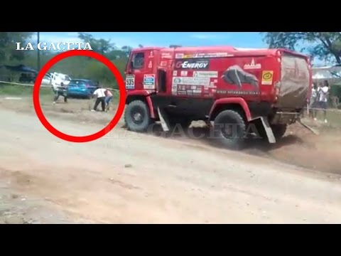 Rally Dakar: por sacarse una foto, casi terminan atropellados por un camión