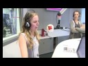 radio hamburg studio, mittwoch (05.11.2008), 9:45 uhr

sarah hat den schwierigsten teil hinter sich. mit john und horst zusammen hat sie eine komplette morning-show moderiert. jetzt ist die jury an der reihe. bild glamour-expertin anna hesse ist total begeistert von sarahs guter laune: 