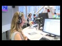 radio hamburg studio, mittwoch (05.11.2008), 9:45 uhr

sarah hat den schwierigsten teil hinter sich. mit john und horst zusammen hat sie eine komplette morning-show moderiert. jetzt ist die jury an der reihe. bild glamour-expertin anna hesse ist total begeistert von sarahs guter laune: 