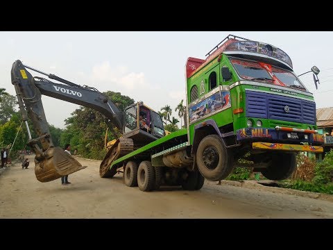 Amazing Video ! Volvo Excavator Unloading From Truck By Experience Driver - Dozer Video