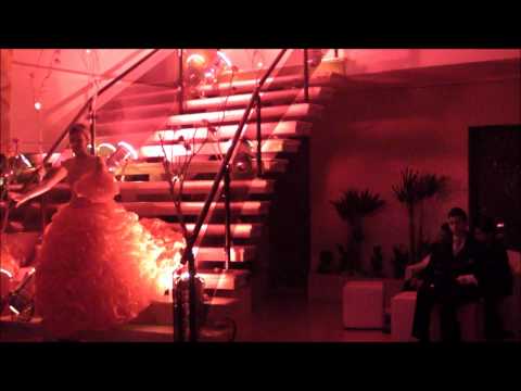 ENTRADA 15 AÑOS - Entrada de Caroline em sua festa de debutante!!! Inesquecível, incrível, magnífica a melhor do século... Curtam e se emocionem!!!