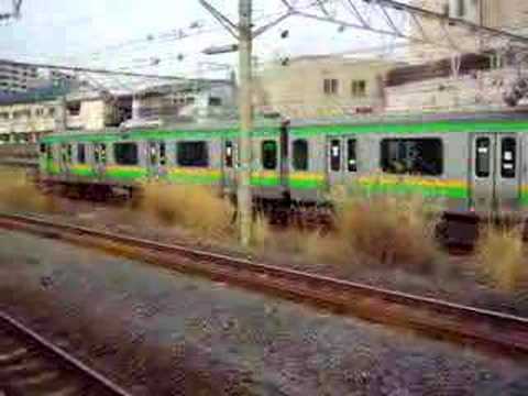 E231系　横須賀線ホームに入線　大船駅