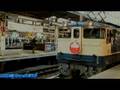 夜明けの列車 A blue train in the dawn