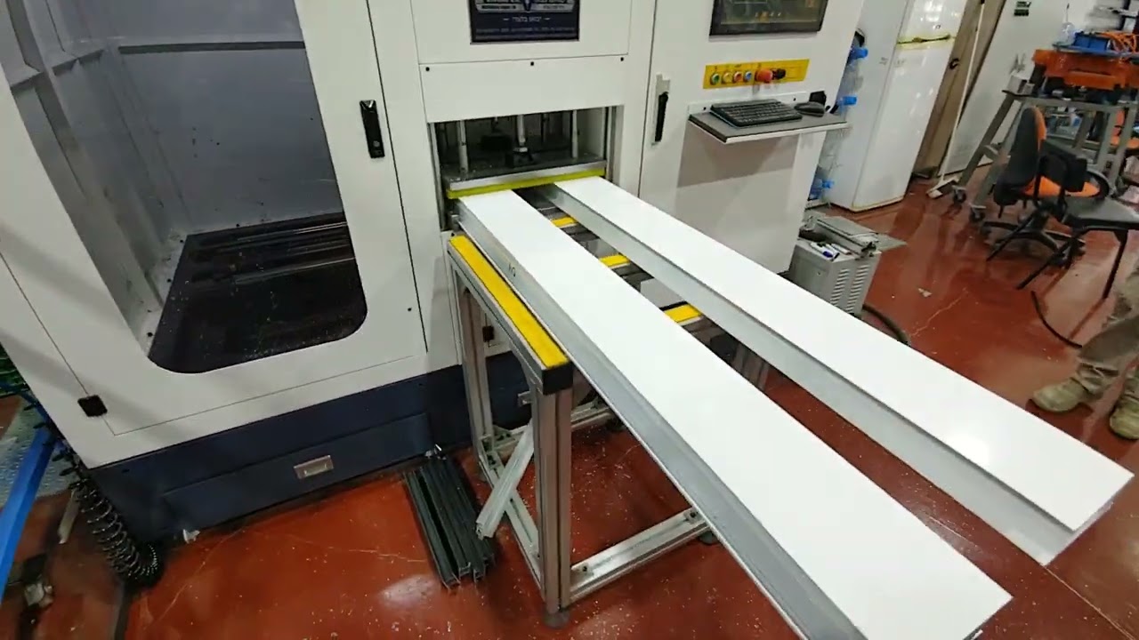 כרסומת קצוות ממוחשבת לפרופילים FENSTEK (1)