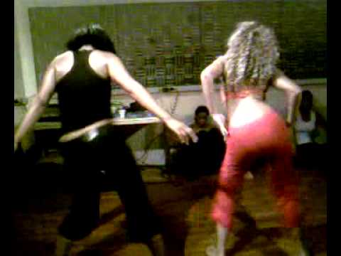 African dance training / Entrainement de danse africaine African dance training / Entrainement de danse africaine
