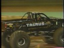 TAURUS MONSTER TRUCK \"HAWAIIAN MONSTER SMASH\"