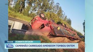 Acidente em Iacri: caminhão carregado de amendoim tombou ontem