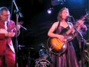 recorded @ (le) poisson rouge

meg reichardt - guitar
kurt hoffman - banjo uke
andy cotton - bass
garo yellin - cello
hiroko taguchi - violin