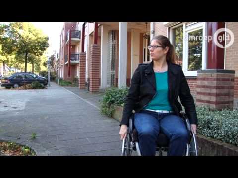 Wie heeft de rolstoelbus van April gestolen