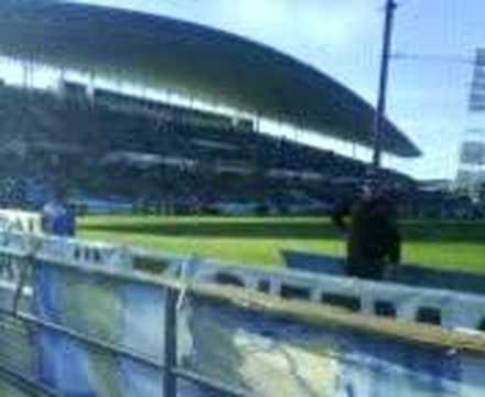 Cantando en el Coliseum Alfonso P&eacute;rez
