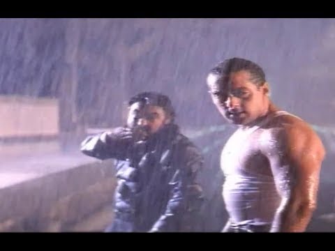 Salman Khan In Action Scene At Railway Station - Auzaar Movie Scenes
