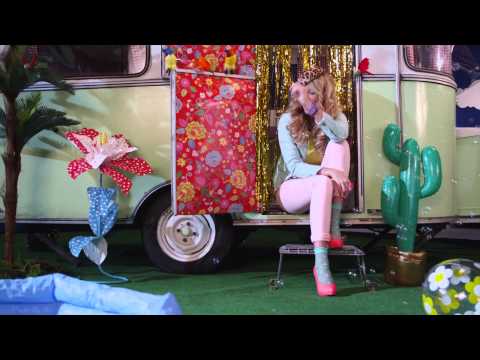 Monique - De officiële videoclip van Monique en Tim, Langzaam wordt het zomer.