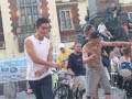 Antonio Michael bailando con Polacos
