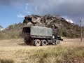 Caminhão Reo subindo uma parede de pedra em São Tomé das Letras - Sul de Minas imperdível
