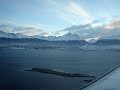 aproximaci�n final y aterrizaje en el aeropuerto de la ciudad de ushuaia, la ciudad m�s austral del mundo en el extremo sur de la patagonia argentina, a bordo del vuelo 2850 de austral l�neas a�reas.