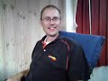 Full man vid matbordet