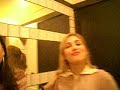 Mulheres se beijando no Vitra Bar Cascavel