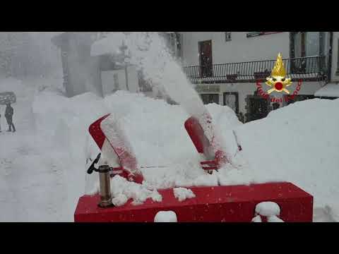 Emergenza neve in Toscana - Vigili del fuoco all'Abetone