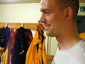 Die 2. Mannschaft des TSV Herberhausen bedankt sich beim Rotsünder Hein Krause für die Kiste Bier