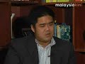 New Kelana Jaya MP Loh Gwo Burne has dismissed rumours that his father had paid a sum of money to PKR in order to secure his parliamentary seat during the 12th general election. In an interview with Malaysiakini, the 34 year-old business consultant laughed and labelled the claim involving his father, Loh Mui Fah, as nonsense. Full story: www.malaysiakini.com Part 1: www.youtube.com Reporting: Soon Li Tsin Camera: Mohd Kamal Ishak  Uzair Sawal Editing: Uzair Sawal