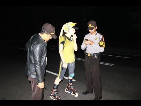 Girl Inline Skates to Bali 6/9