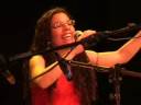 de tal palo en vivo en el auditorio del hotel bauen el 12 de agosto de 2006. andrea cohen, carolina cohen e isabel castillo. asesoramiento y puesta en escena ricardo mart�nez. interpretan: ritmo, color y sabor (festejo peruano); taita guaranguito (land� peruano, fragmento); la mujer de antonio (son cubano)