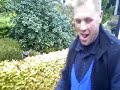 Roberto met muizenval op de neus