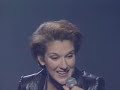 la grande cantatrice du qu�bec enchantant le public de paris durant sa tourn�e mondiale pour promotionner l'album 'd'eux' (1995). c�line chante avec une passion incomparable cette chanson �norm�ment belle, que fut un grand succ�s � qu�bec en la m�me ann�e en que le disque ai �tait commercialis�.