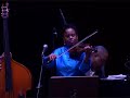 lucca jazz donna 2008: seconda serata. regina carter quintet: regina carter - violino; darryl harper - clarinetto; xavier davis - pianoforte; matthew parrish - contrabbasso; alvester garnett - batteria.
