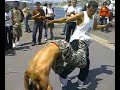 jeu de capoeira sur le vieux port 2007 gaviao royal maioredeus et élève de cordao de ouro. a la bateria formando Juruna (capoeira brasil)/mestre Paulao d amsterdam(capoeira brasil)/mestre accordeon et zangado (cordao de ouro)