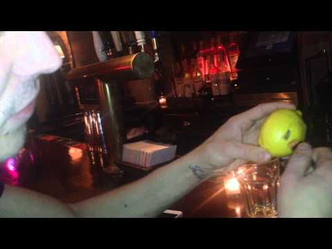 how to charge your phone with a lemon