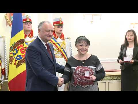 Игорь Додон присвоил государственные награды и Почетные дипломы Президента Республики Молдова группе военных Президентской оркестре
