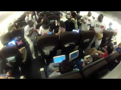 thy - Brezilya'nın bağımsızlık kutlamalarına ortak olan THY, yolcularına samba coşkusu yaşattı.Sao Paulo-İstanbul seferini gerçekleştiren Boeing 777-300ER tipi yol...
