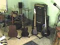 John Cougar Play guitar