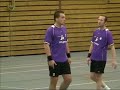 De heren van Gemini wisten uit tegen Atomium '61 niet te profiteren van de misstap van Wings van zaterdagavond. Wings verloor toch wel verrassend van laagvlieger P.S.V. waardoor voor de mannen van trainer/coach Zsigmund Makay de kans bestond afstand te nemen van Wings, de concurrent voor de tweede plaats in de Hoofdklasse B bij de mannen. Deze keer wisten de Zoetermeerse heren het spel van de Rotterdammers onvoldoende te ontregelen en werden zij geklopt met 27-22.Na zestien speelronden staat Loreal ruim op kop. Gemini en Wings volgen op 9 punten en direct daar achter staan Atomium '61 en B.F.C. op 10 punten. Onderin is ook nog niets beslist. PSV staat nu derde van onderen met vier punten achterstand op Sittardia 2 en zes punten achterstand op Heerle. D.W.S. en DES '72 delen de twee laatste plaatsen en hebben op hun beurt twee punten achterstand op PSV.