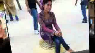 Lautpun Menangis==Fitri